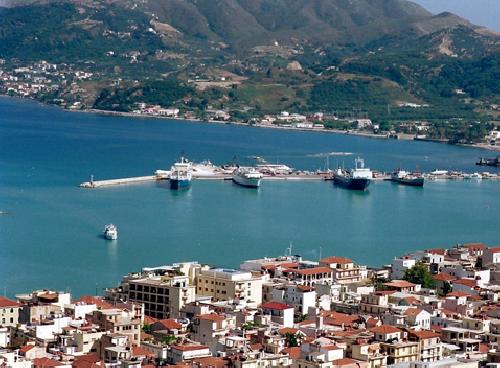 upload/300_EARLY-BOOKING--ZAKYNTHOS----Laganas---VARA-2013-–-Villa-VIVIAN-3k_10.jpg