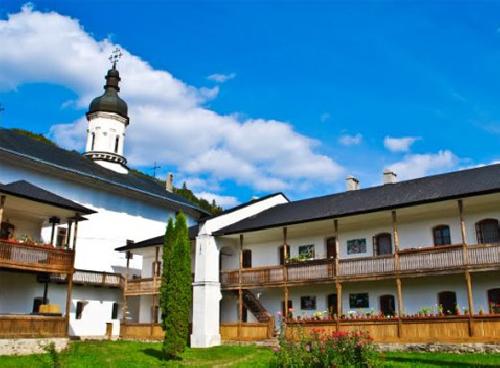 upload/317_Piatra-Neamt-Grand-Hotel-Ceahlau-Revelion-2014-Manastirea-Secu6.jpg