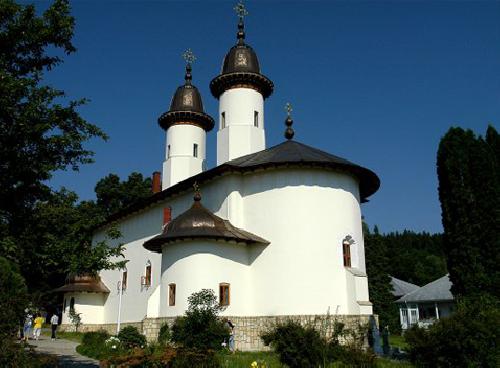 upload/317_Piatra-Neamt-Grand-Hotel-Ceahlau-Revelion-2014-Manastirea-Varatec7.jpg