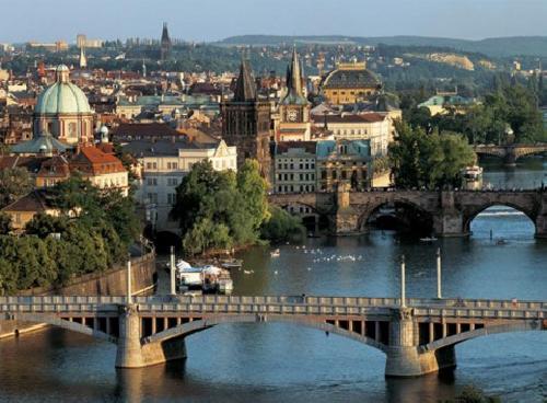 upload/329_Praga-2012---Orasul-de-Aur---BONUS--EXCURSIE-LA--KARLOVY--VARY-si--DRESDA1.jpg